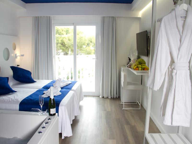 Apartamentos Triton Cala Ratjada  Exterior foto