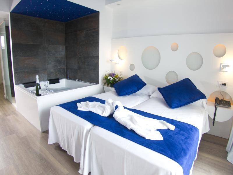 Apartamentos Triton Cala Ratjada  Exterior foto